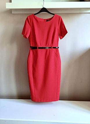 Элегантное красное платье-миди