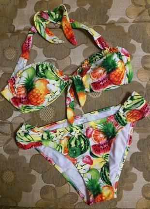 Яркий купальник с фруктами