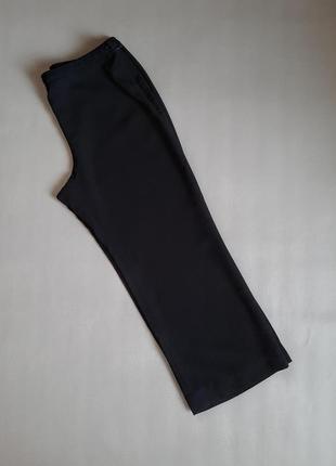 Базовые черные широкие брюки в крапинку4 фото