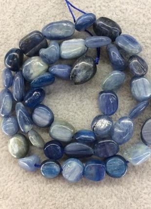 Намистины на нитке из натурального природного камня кианит галтовка 9*8мм l=38см