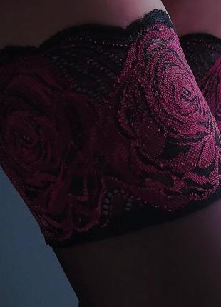 Шелковистые чулки на силиконе с роскошной бархатной коронкой и большими розами7 фото