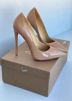 Туфли бежевые в стиле louboutin