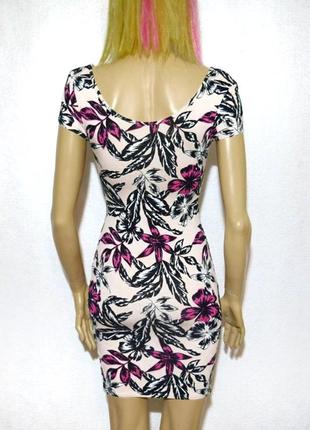 Пудровое квіткове літнє плаття по фігурі3 фото