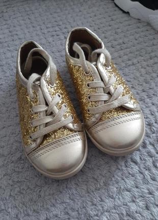 Кеды золотого цвета на девочку