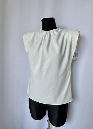 Zara белая блуза с объемными плечами топ белый интересный крой2 фото