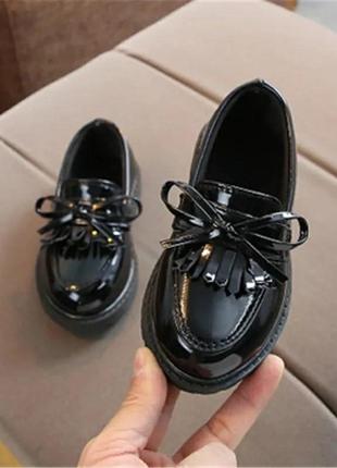 Лакированные туфли для девочки