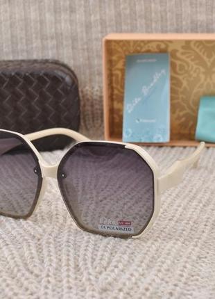 Красивые женские солнцезащитные очки leke polarized в молочной оправе2 фото