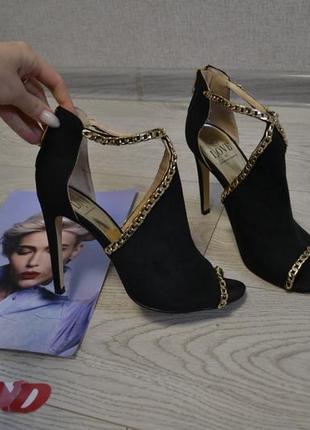 Стильные босоножки julien macdonald