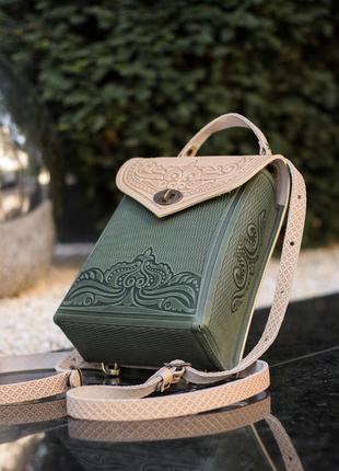 Кожаный женский рюкзак-сумка вектор слоновая кость-оливка