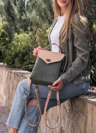 Кожаный женский рюкзак-сумка вектор слоновая кость-оливка