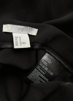 H&m базова чорна спідниця міді за коліно на роботу з невеликим розрізом7 фото