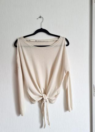 Роскошный лонгслив на завязках с вырезами на плечах