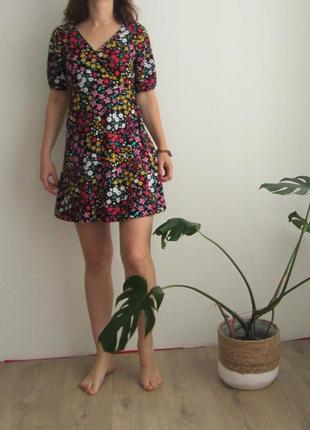 Платье в цветочный принт.1 фото