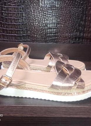 Босоножки.