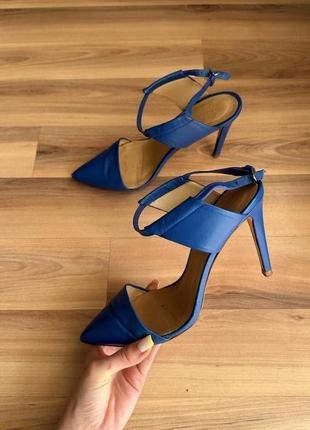 Стильні шкіряні туфлі сабо лодочки синього кольору zara