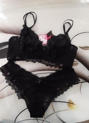 Кружевной комплект, бюстгальтер без поролона.