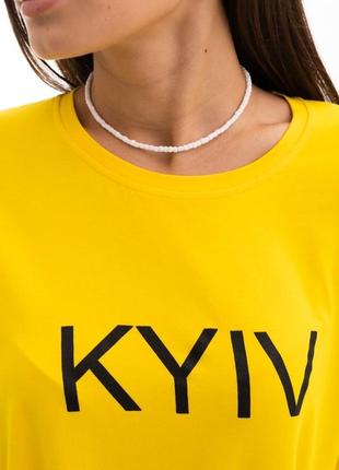 Жіноча жовта футболка з написом kyiv2 фото