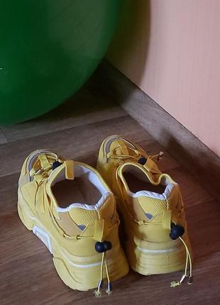 Кроссовки ярко-желтые новые с утяжкой на любой обьем ноги4 фото