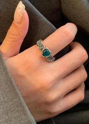 Стильне модне трендове колечко перстень каблучка кільце із зеленим каменем у формі серця вінтажне ретро колечко1 фото