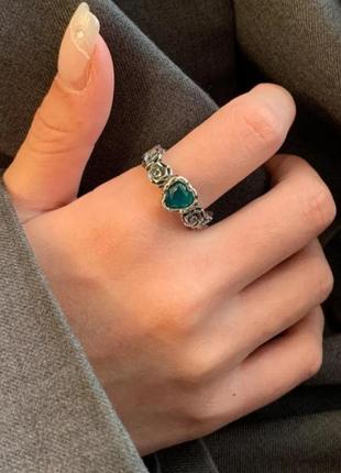 Стильне модне трендове колечко перстень каблучка кільце із зеленим каменем у формі серця вінтажне ретро колечко5 фото