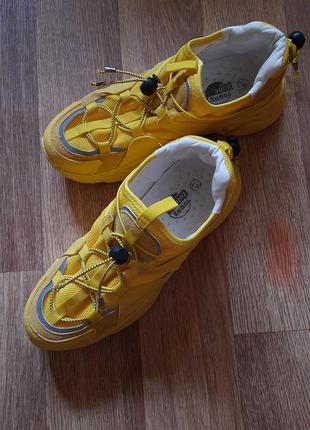 Кросівки яскраво-жовті нові