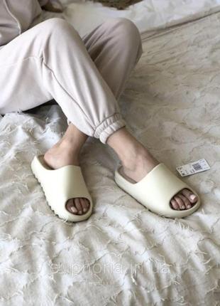 Тапки женские adidas yeezy slide bone, бежевые