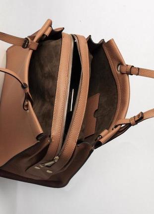 Женская кожаная сумка на подкладке и молнии рыже-коричневого оттенка5 фото
