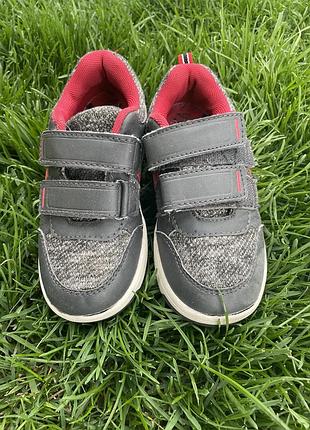 Продам кросівки шкіряні