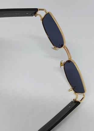 Солнцезащитные очки унисекс gentle monster черные однотонные в золотом металле с сережкой9 фото
