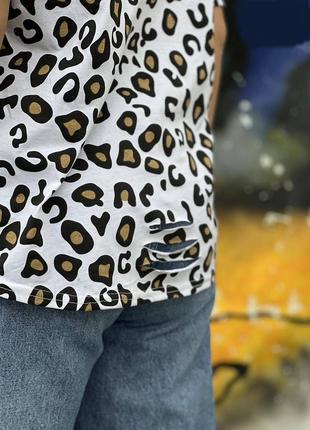 Жіноча молодіжна футболка в леопардовому принті у двох кольорах.4 фото