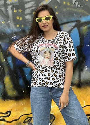 Женская молодежная футболка в леопардовом принте  в двух цветах.5 фото