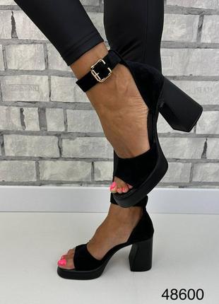 Жіночі замшеві босоніжки на підборах