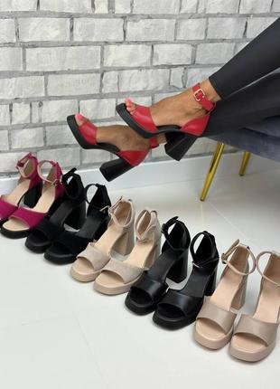 Жіночі замшеві босоніжки на підборах