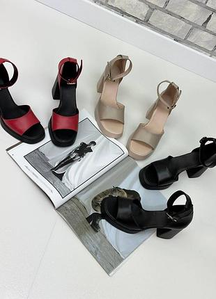 Жіночі замшеві босоніжки на підборах