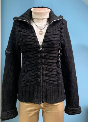 Мягкая кофта от известного бренда