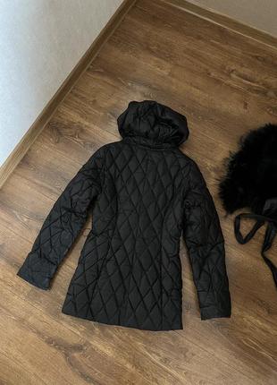 Стильная курточка с капюшоном с поясом стеганная черная размер с6 фото
