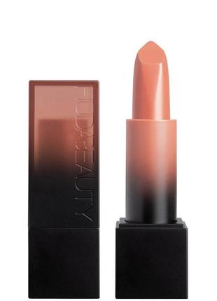 Huda beauty power bullet cream glow bossy browns lipstick кремова помада для губ у відтінку hustla