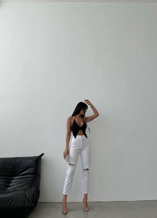Эффектные рваные джинсы mom jeans в белом цвете с блестящими камушками🤍🤍🤍4 фото