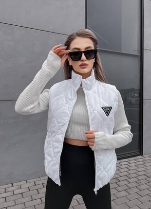 Женская жилетка безрукавка