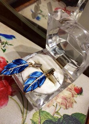 Эффектные серьги синие листочки