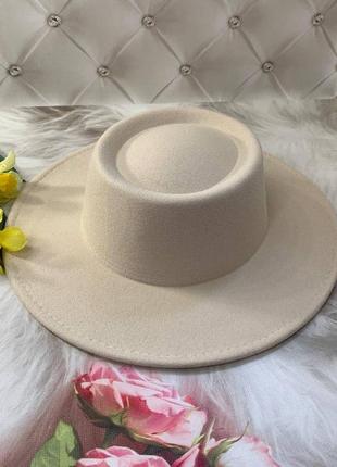 Шляпа канотье унисекс с круглой тульей и широкими полями 8 см молочная