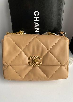 Женская кожаная сумка бежевая в стиле chanel