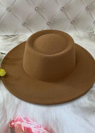 Шляпа канотье унисекс с круглой тульей и широкими полями 8 см бежевая1 фото