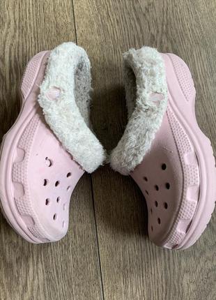 Кроксы утеплённые мехом 2в1 сланцы шлёпанцы всесезонные тапочки crocs (оригинал)