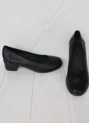 Кожаные туфли 37, 39 размера на маленьком каблуке1 фото