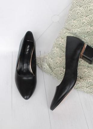 Шикарні туфлі, човники 36, 38 розміру на зручному підборі