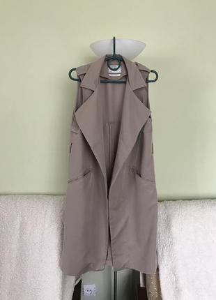 Модна накидка без рукавів кольору кави з молоком