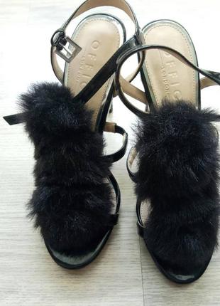 Босоножки новые