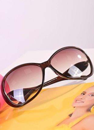 Стильні жіночі окуляри коричневі3 фото