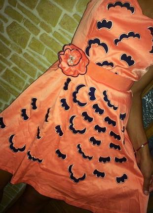 Красивое и нарядное персиковое платье1 фото